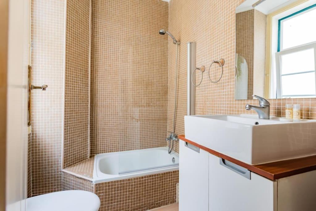 Appartement 1Br @ Downtown Lisbon Chiado Extérieur photo